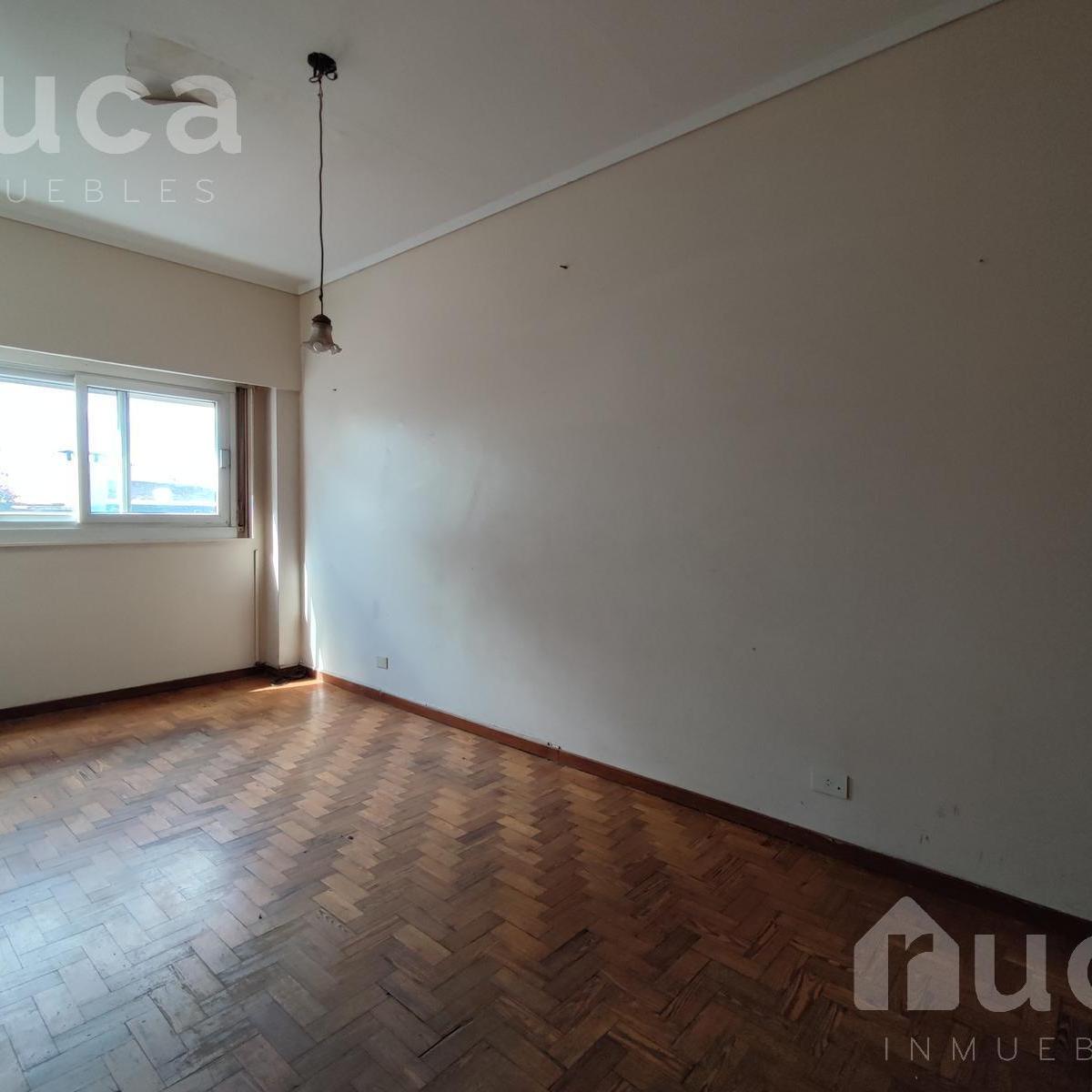 Casa Para Dos Familias con 6 Ambientes en Venta en Saavedra 2