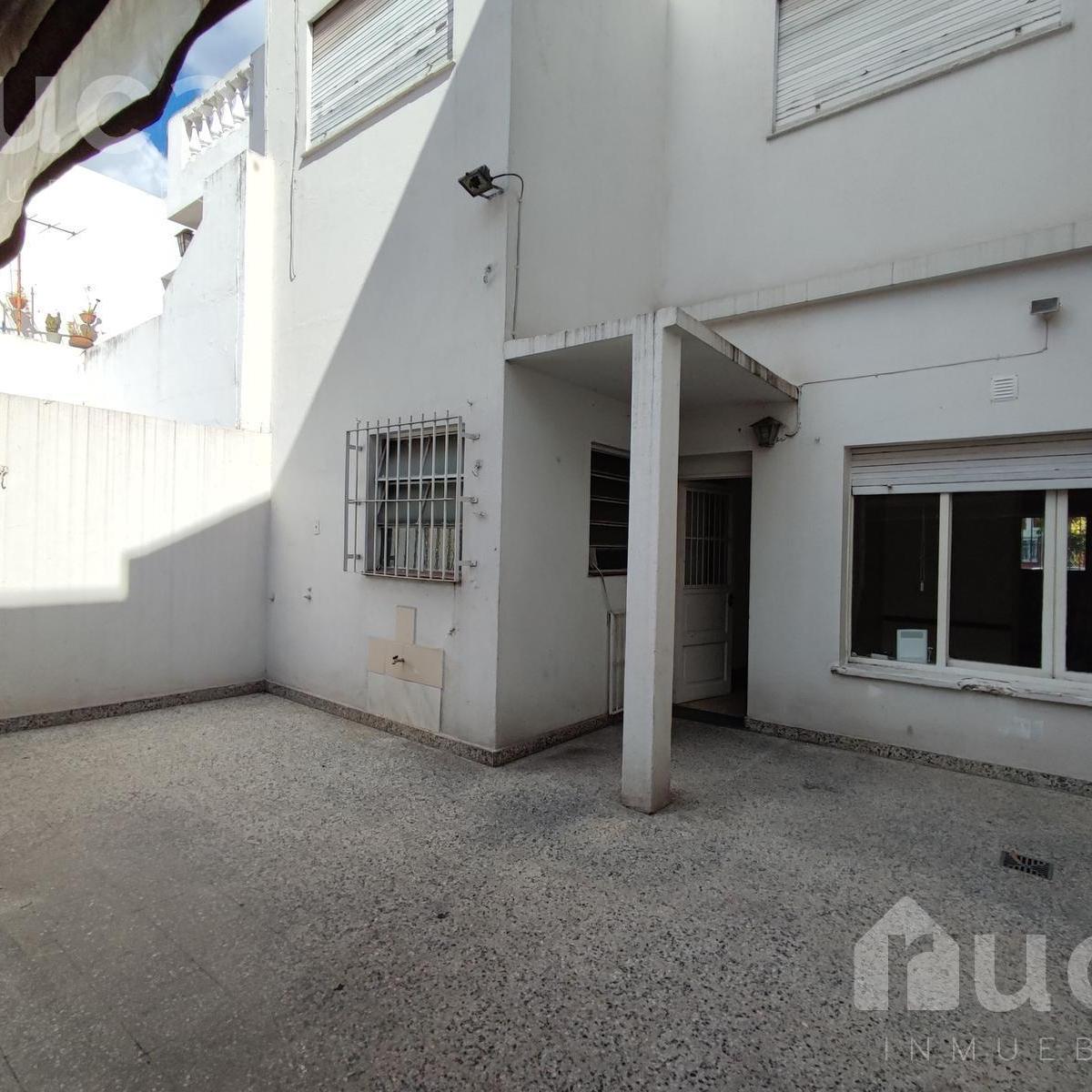 Casa Para Dos Familias con 6 Ambientes en Venta en Saavedra 1