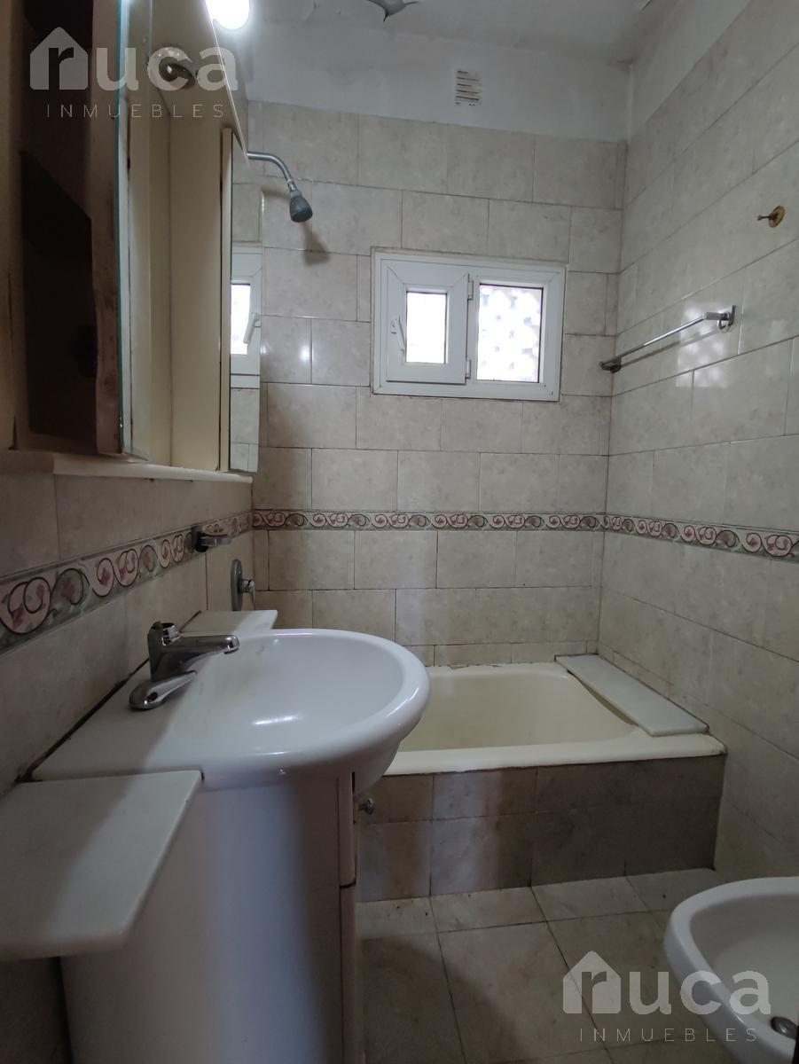 Lote con Dos Casas en Venta - Saavedra 4