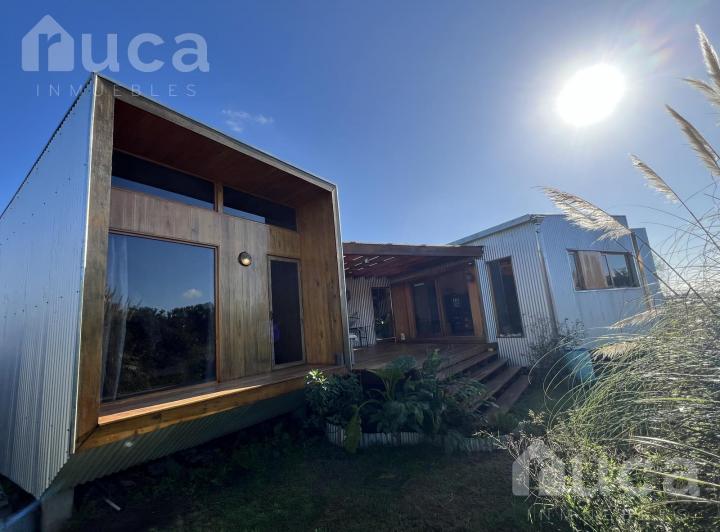 VENTA | CASA NUEVA de Increible Diseño en Magico entorno natural sobre Laguna 5