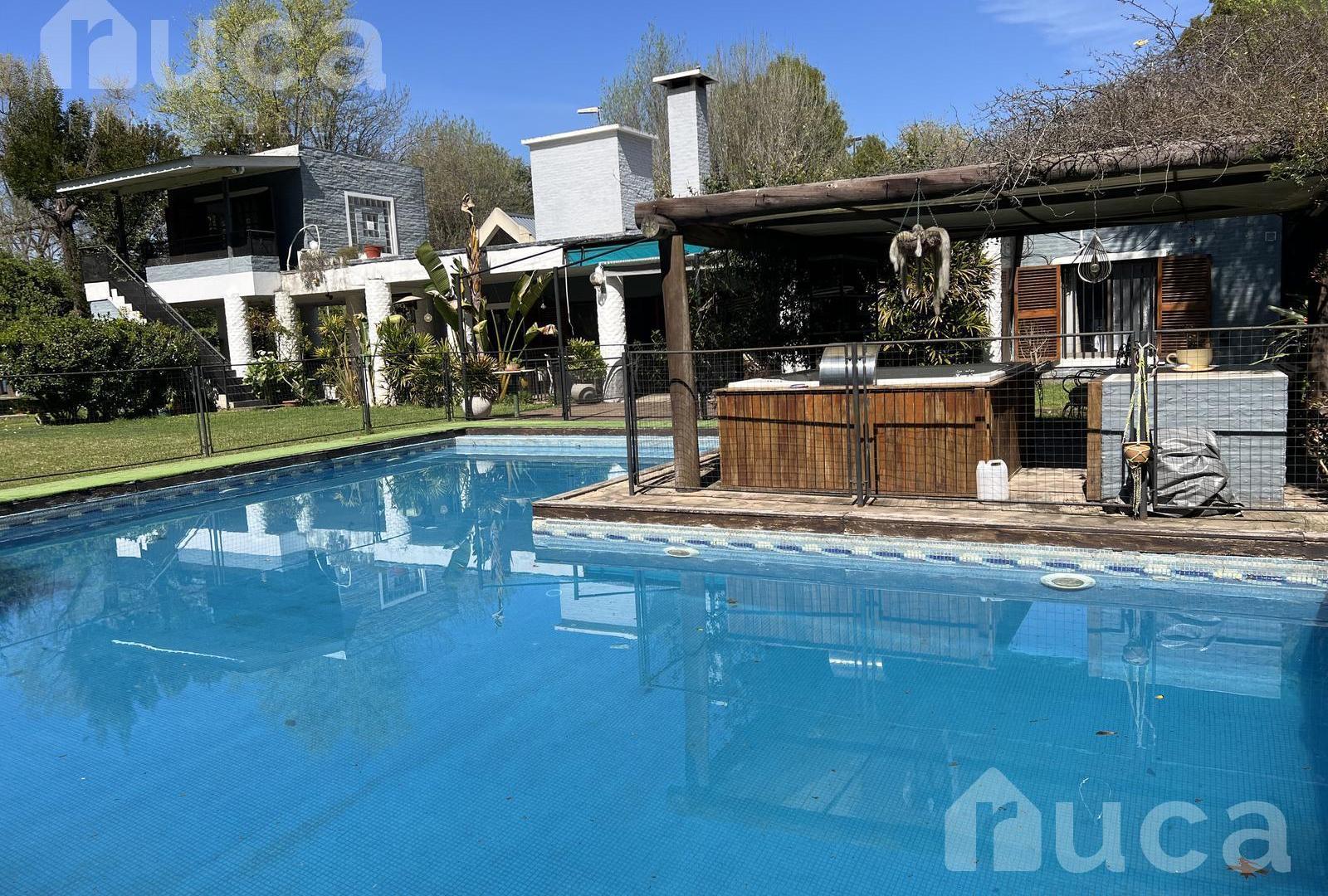 Foto de ALQ VERANO | Importante casa con enorme Pileta y hermoso Parque Barrio Parque Alta Vista, imagen 2
