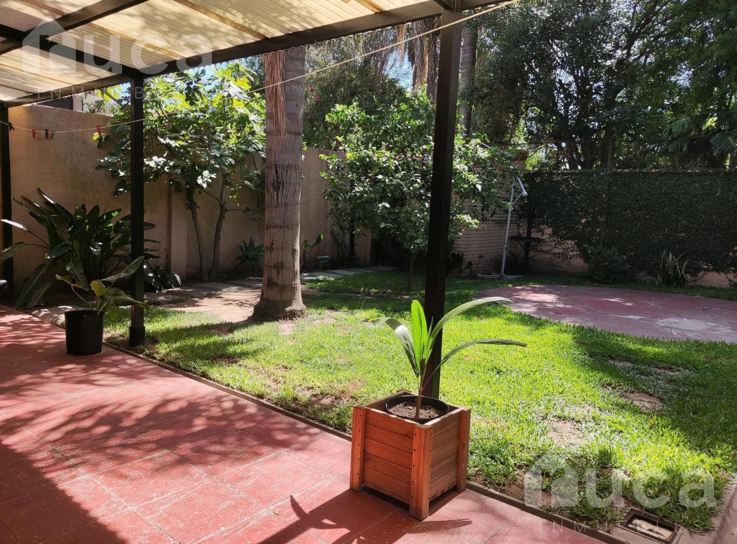 Casa en venta con 5 ambientes y jardín en Martinez