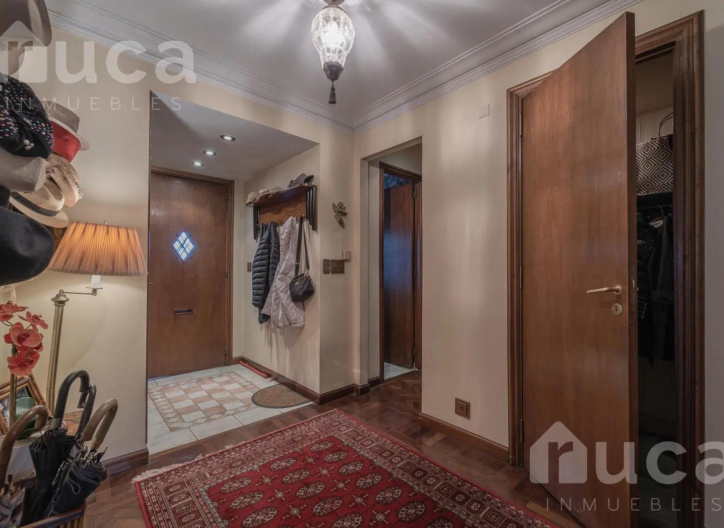 Casa de 5 dormitorios jardín pileta y gran parque en venta en B.Parque Aguirre 4