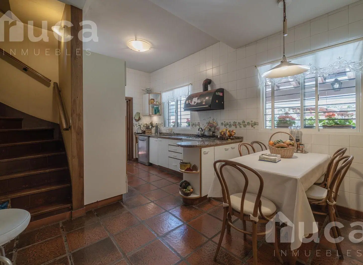 Casa de 5 dormitorios jardín pileta y gran parque en venta en B.Parque Aguirre 5
