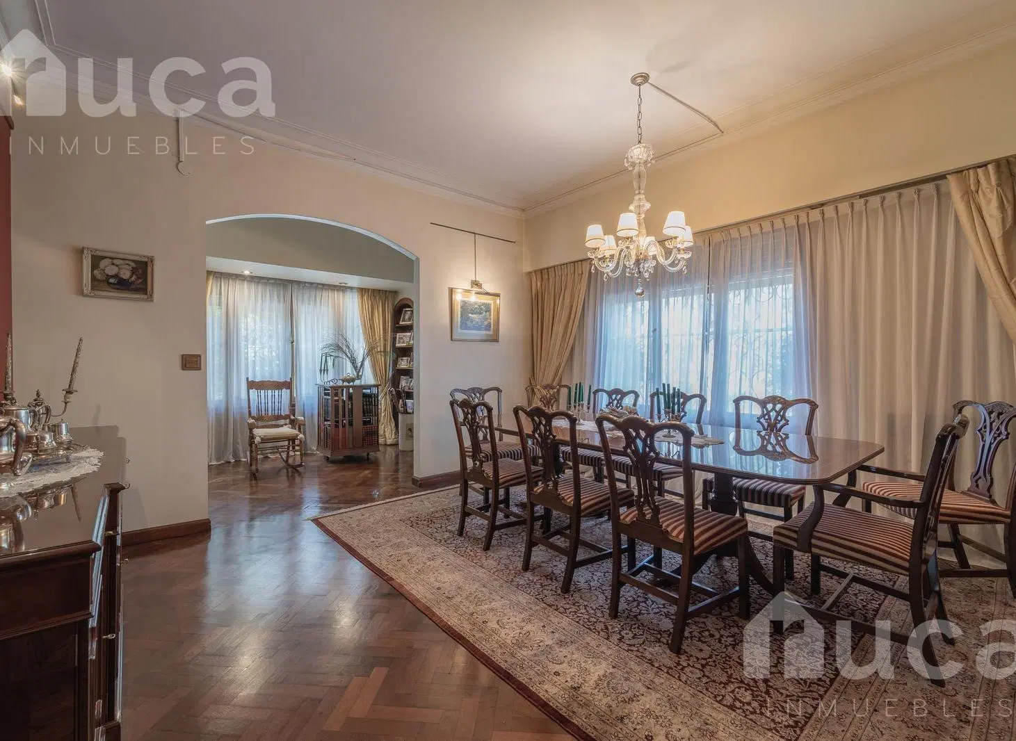 Casa de 5 dormitorios jardín pileta y gran parque en venta en B.Parque Aguirre 3