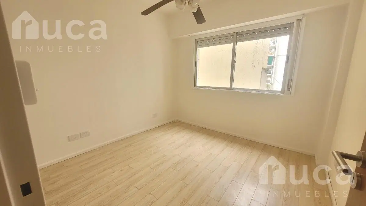 Departamento dos ambientes con balcón y cochera en alquiler en Belgrano 5