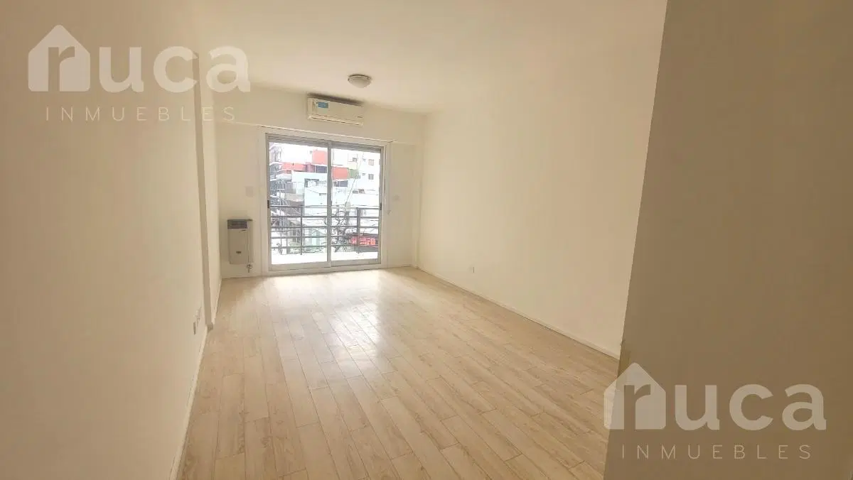 Departamento dos ambientes con balcón y cochera en alquiler en Belgrano 3