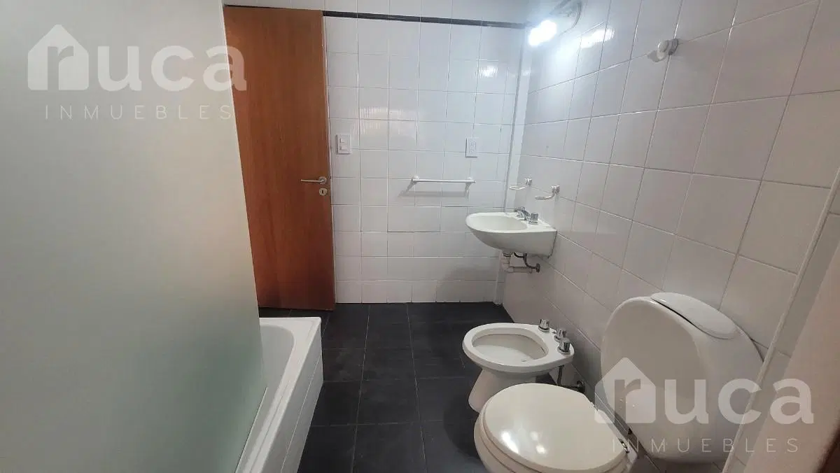 Departamento dos ambientes con balcón y cochera en alquiler en Belgrano 4