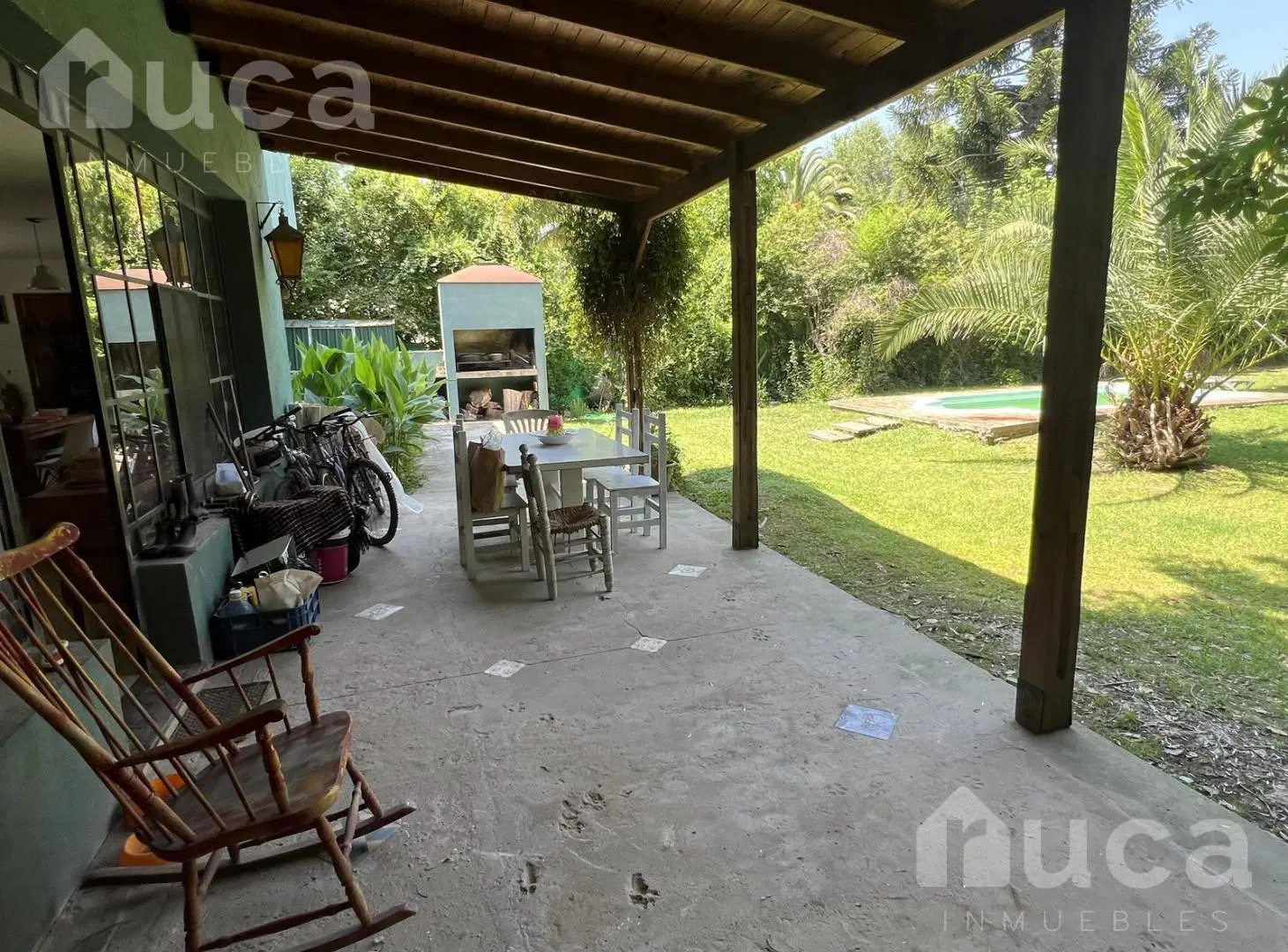 VENTA APTA CREDITO | Pintoresca CASA c/Amplio Jardin y Piscina | Barrio Residencial La Bota 5