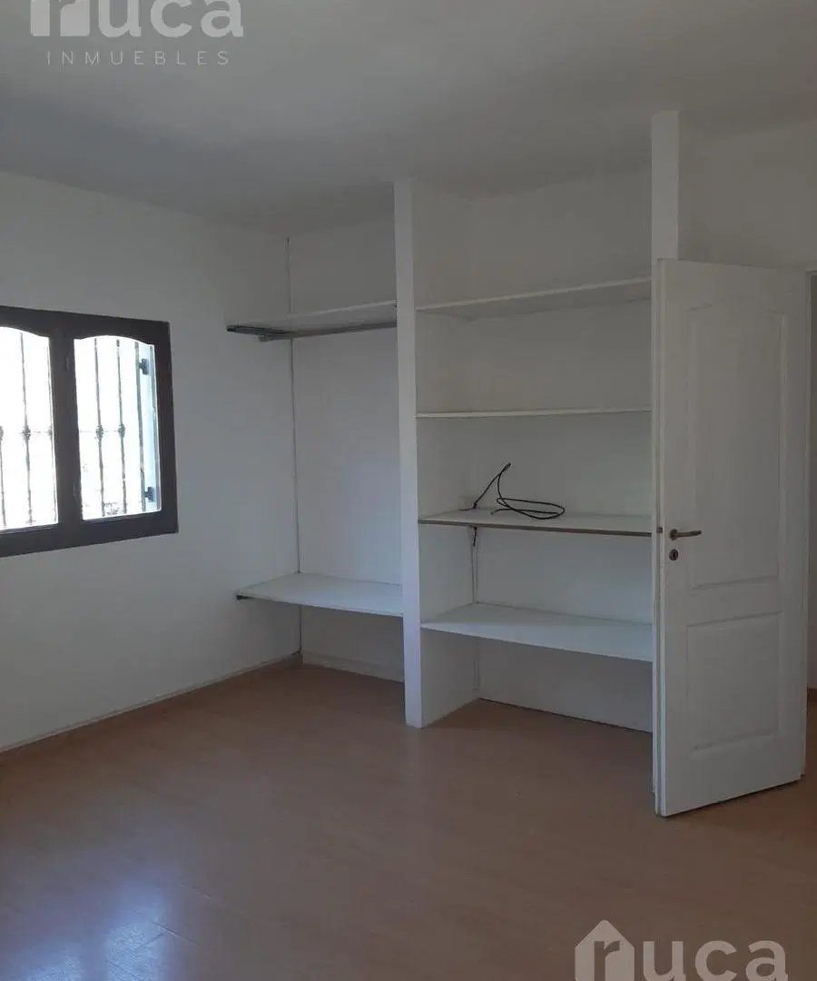 Casa en alquiler , en  La Lucila , 5 ambientes , excelente estado , ubicación privilegiada. 5