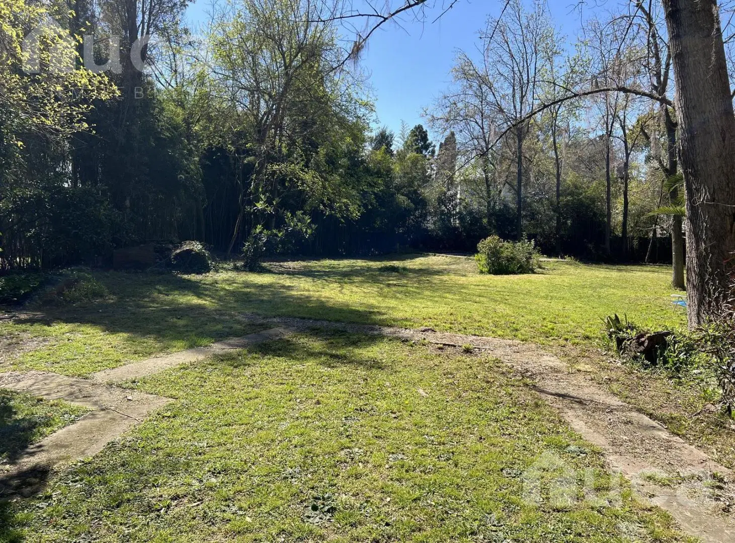 VENTA | Excelente TERRENO Arbolado c/Todos los Servicios| Barrio La Bota 5
