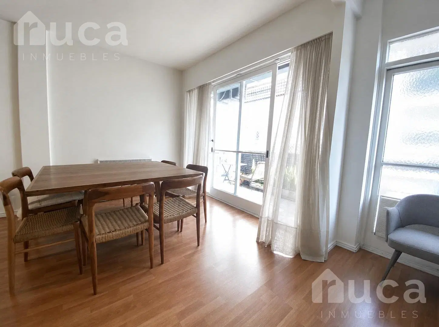 Departamento de dos dormitorios, escritorio y balcón en alquiler en Recoleta 2