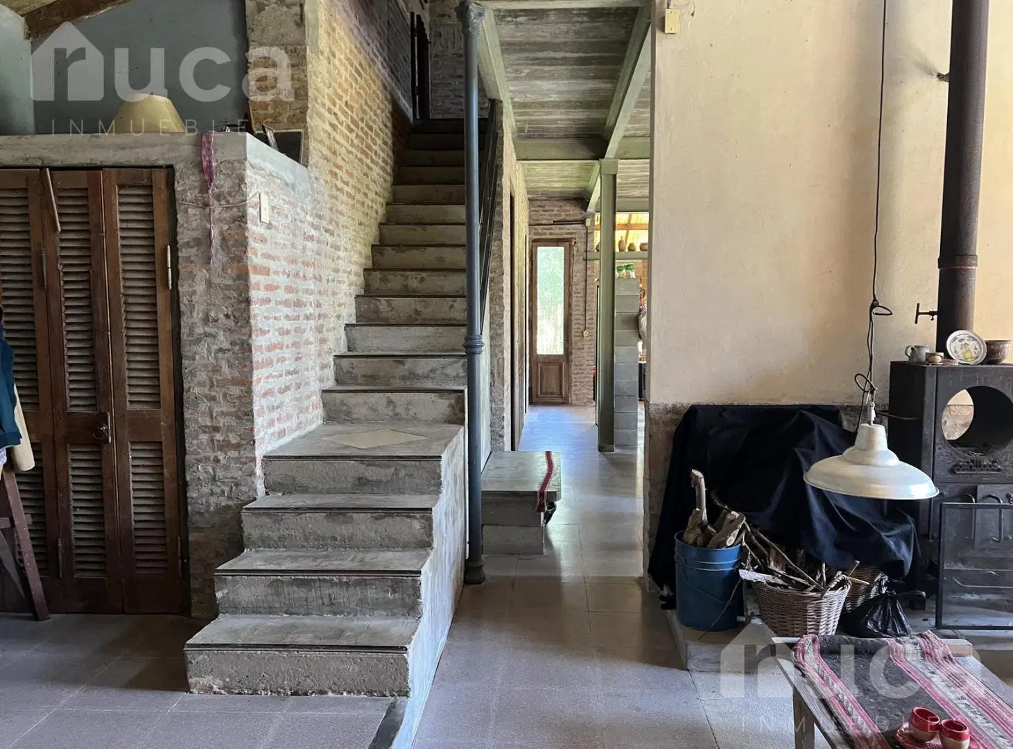 VENTA | CASA Rustica Original Diseño c/Jardin y Pileta | Barrio La Bota 4