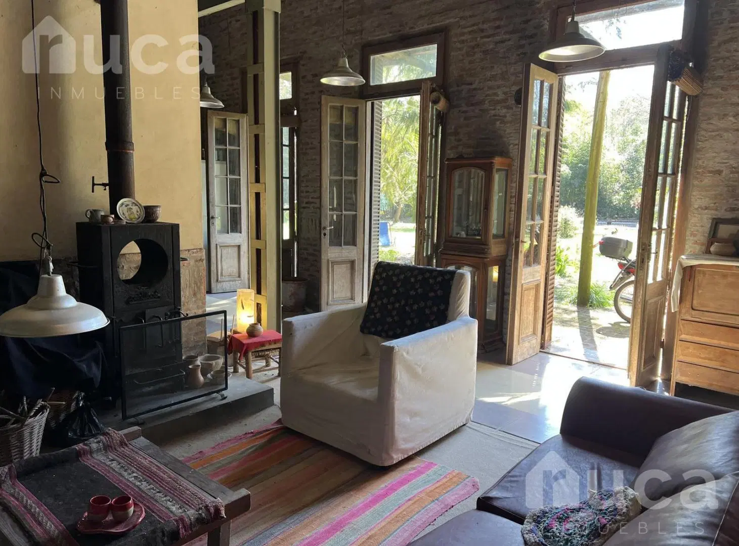 VENTA | CASA Rustica Original Diseño c/Jardin y Pileta | Barrio La Bota 2