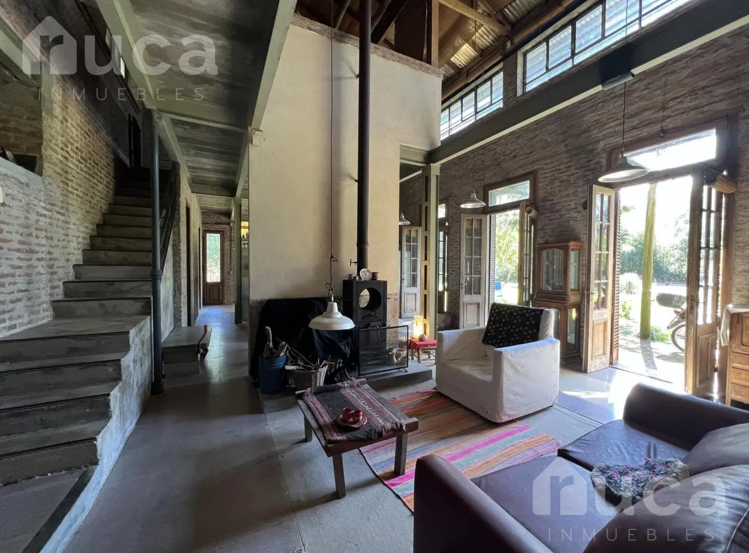 VENTA | CASA Rustica Original Diseño c/Jardin y Pileta | Barrio La Bota 3