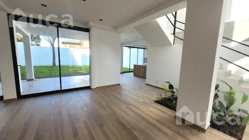 Casa en venta 4 dormitorios y jardín en Martinez 5