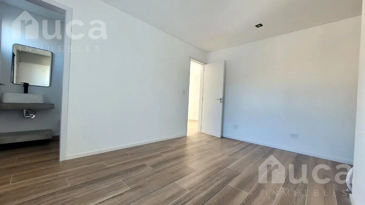Casa en venta 4 dormitorios y jardín en Martinez 5