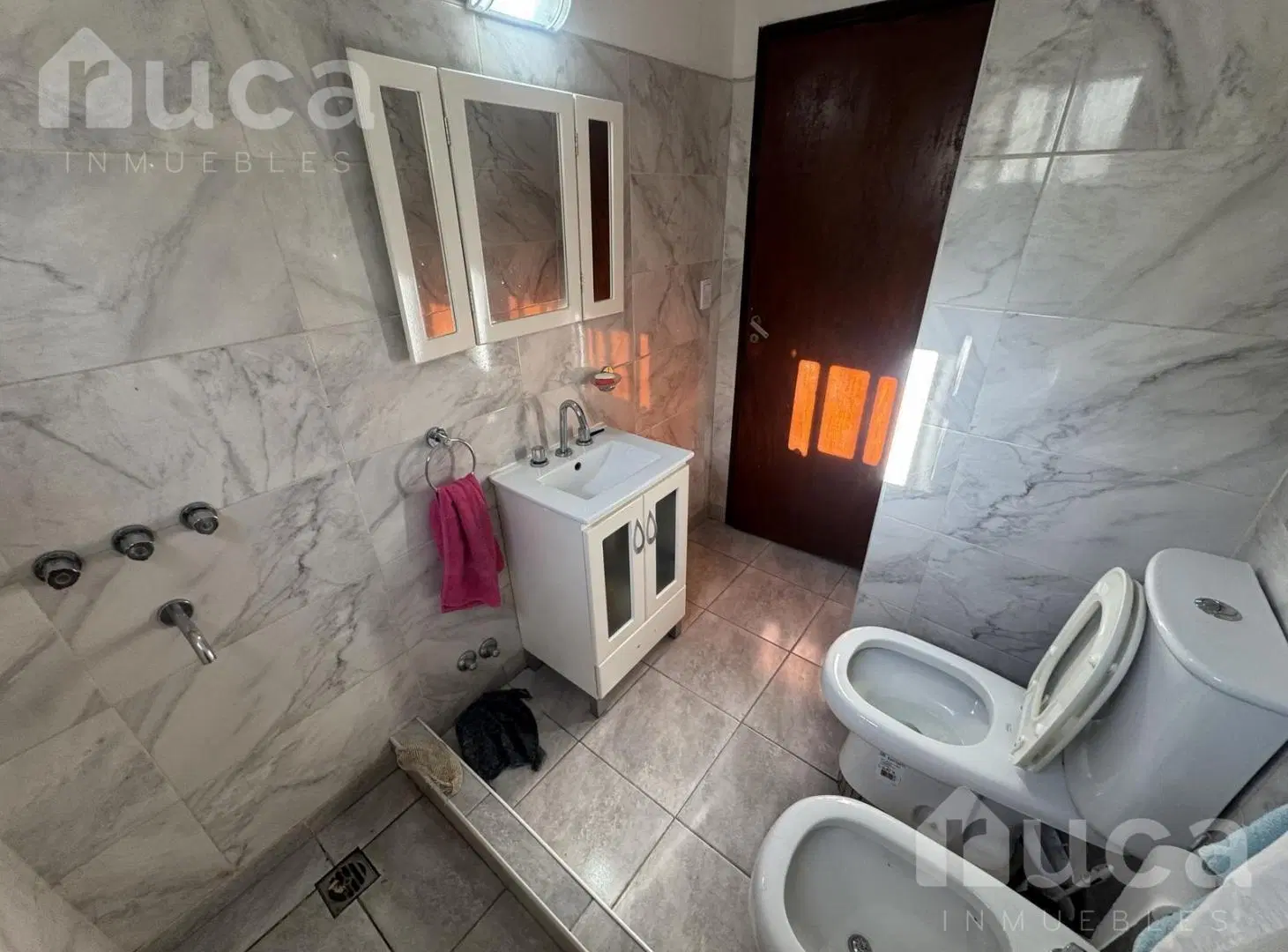 VENTA | OPORTUNIDAD Gran CASA QUINTA c/3 Viviendas, Pileta y Hermoso Jardin | Barrio La Bota 4