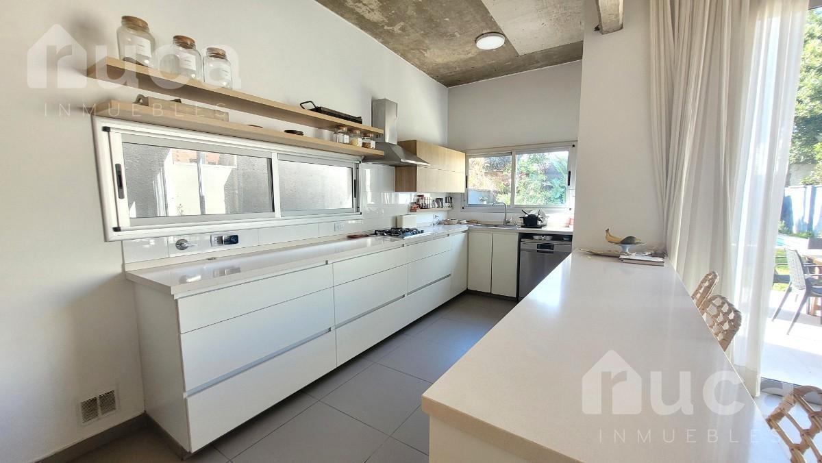 Foto de Casa en venta 3 dormitorios más escritorio, jardín y garage en San Isidro, imagen 2