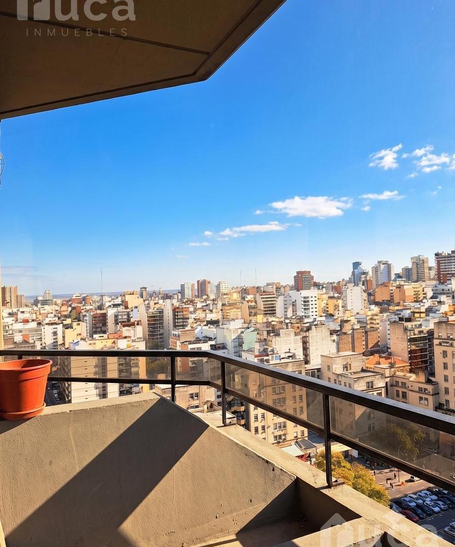 Foto de Consultorio ideal uso médico de dos ambientes y vista abierta en, imagen 1