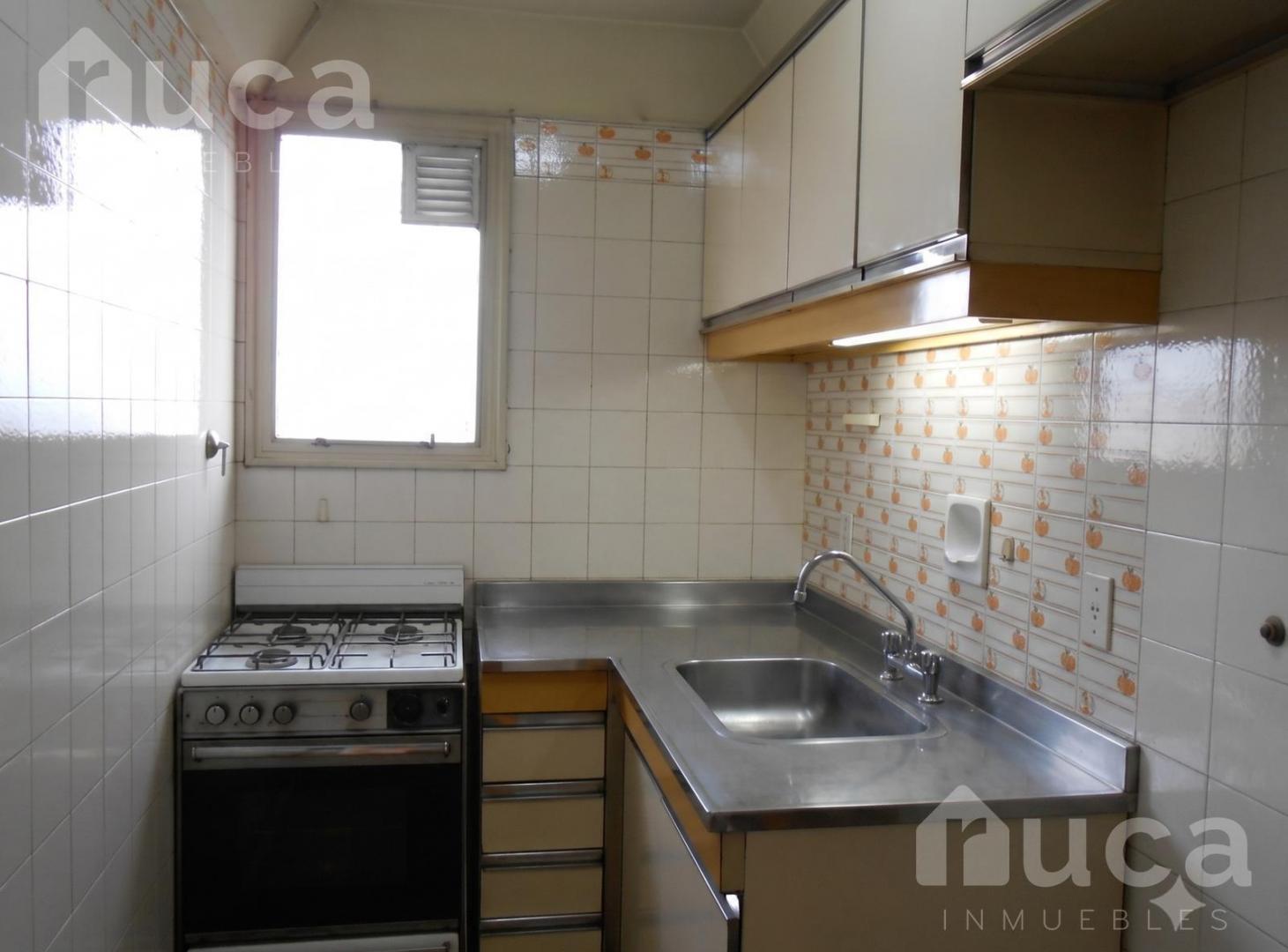 Foto de Consultorio ideal uso médico de dos ambientes y vista abierta en, imagen 3