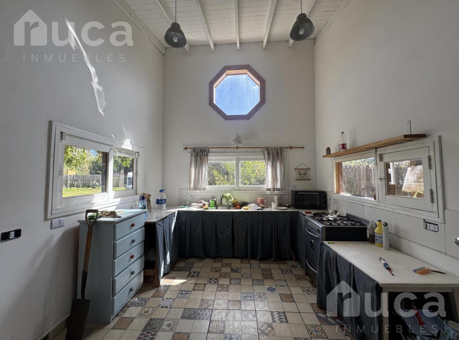 Foto de ALQUILER ANUAL | Luminosa CASA de Madera c/ Amplio Jardin | Barrio La, imagen 4