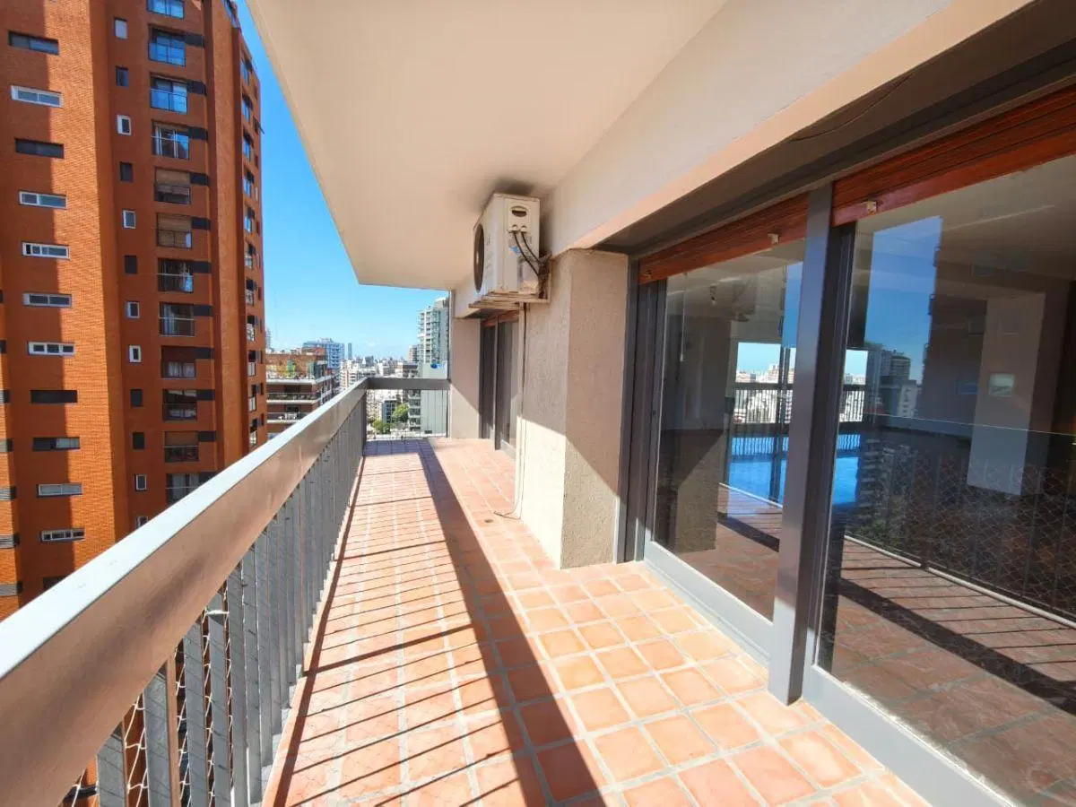 ALQUILER 5 AMB PISO ALTO BALCONES TODO LUZ 2 COCHERAS Y BAULERA. TORRE GYM. SEGURIDAD 24HS 4