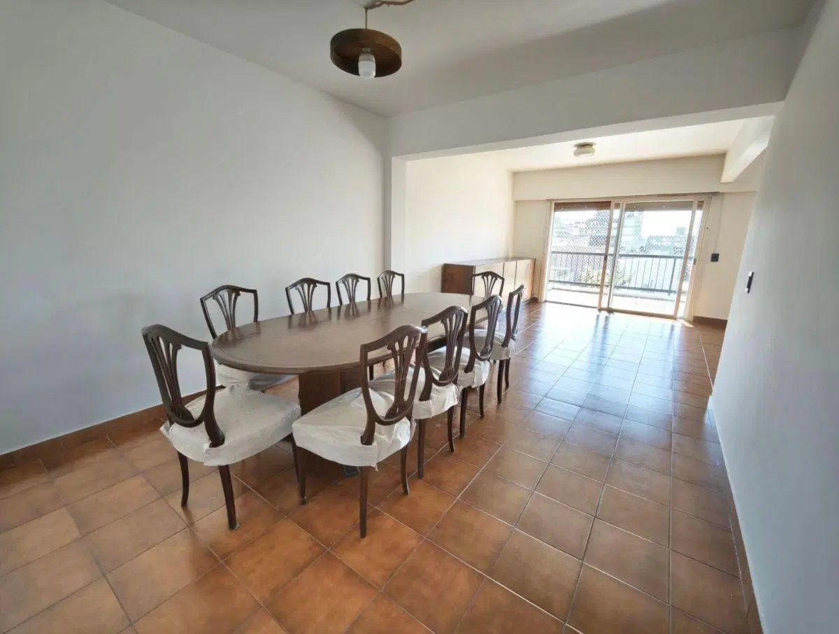 Venta Piso 4 Ambientes Las Cañitas con Cochera fija y cubierta y 1 baulera grande. APTO CREDITO 4