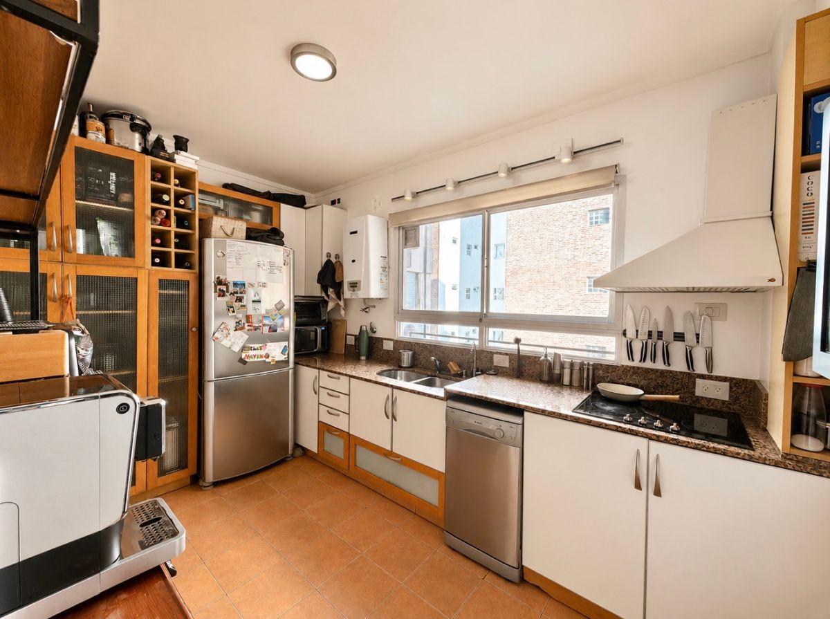 Foto de Venta 3 ambientes con único balcón aterrazado, cochera fija cubierta y sol todo el día. APTO CREDITO, imagen 3