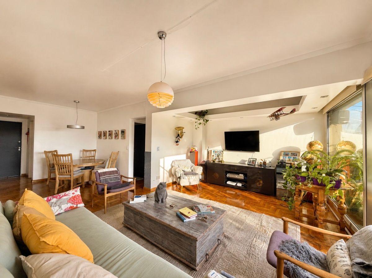 Foto de Venta 3 ambientes con único balcón aterrazado, cochera fija cubierta y sol todo el día. APTO CREDITO, imagen 1