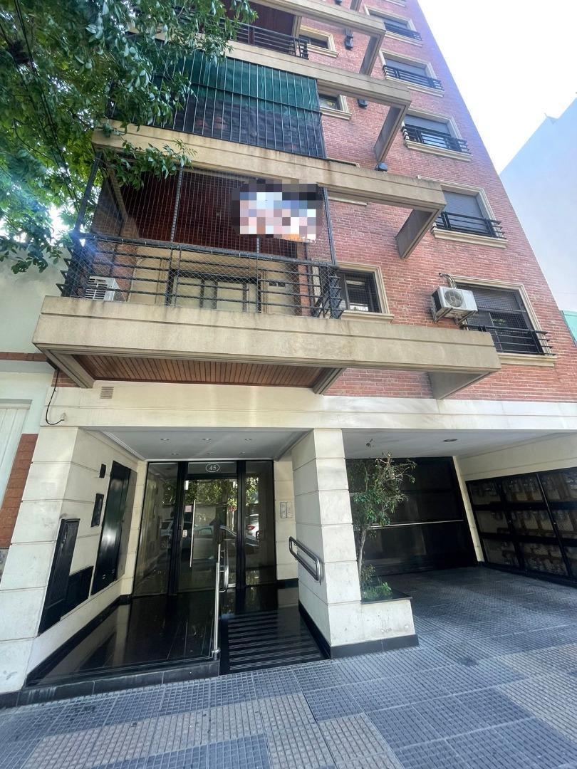 3 ambientes al frente con balcon