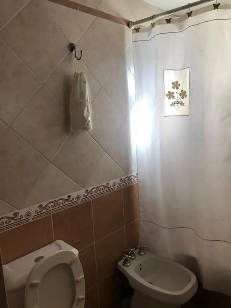 3 ambientes al frente con balcon 5