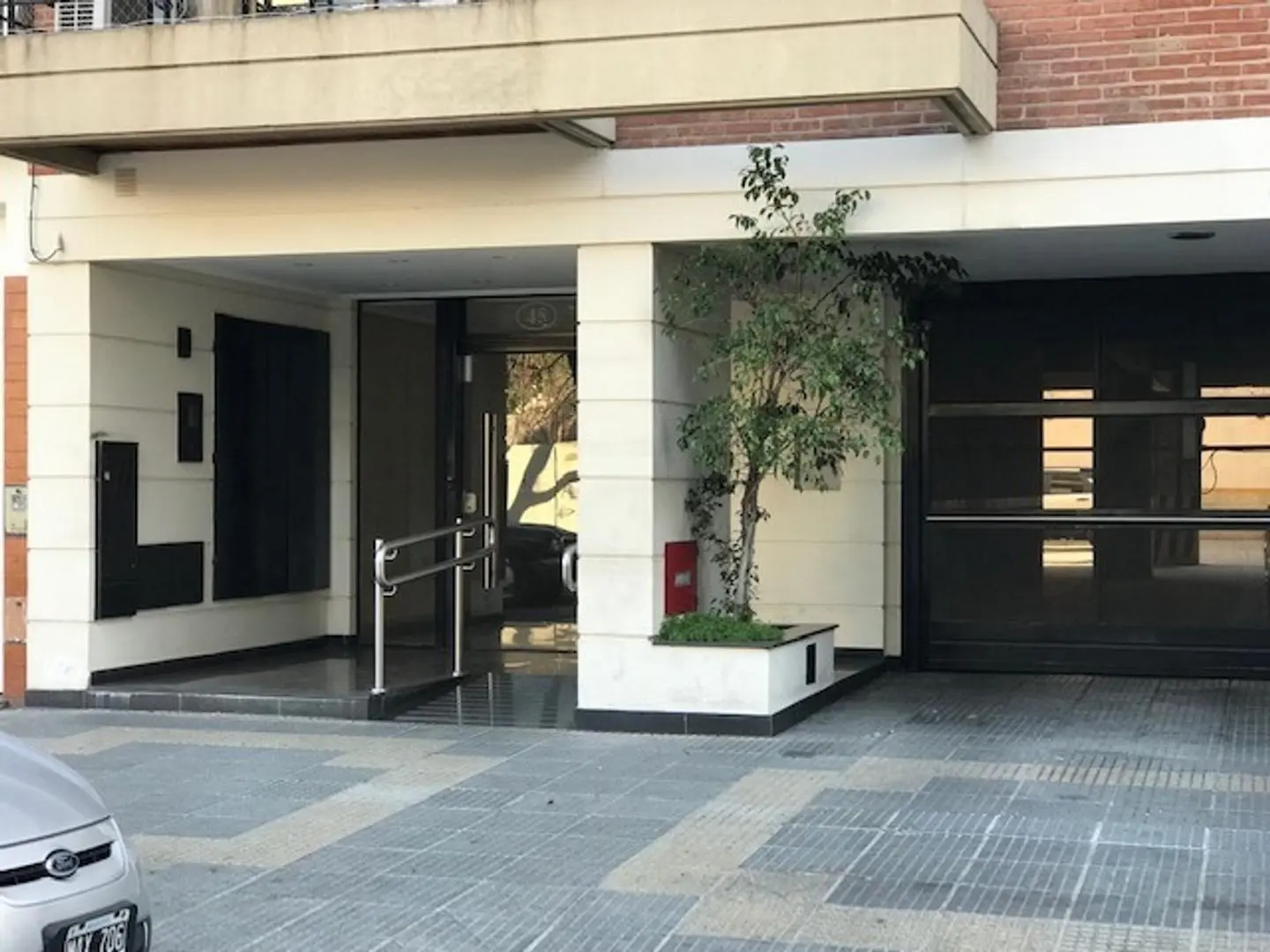 3 ambientes al frente con balcon 1