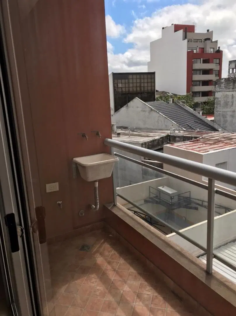 Monoambiente Contrafrente c/ balcon 1