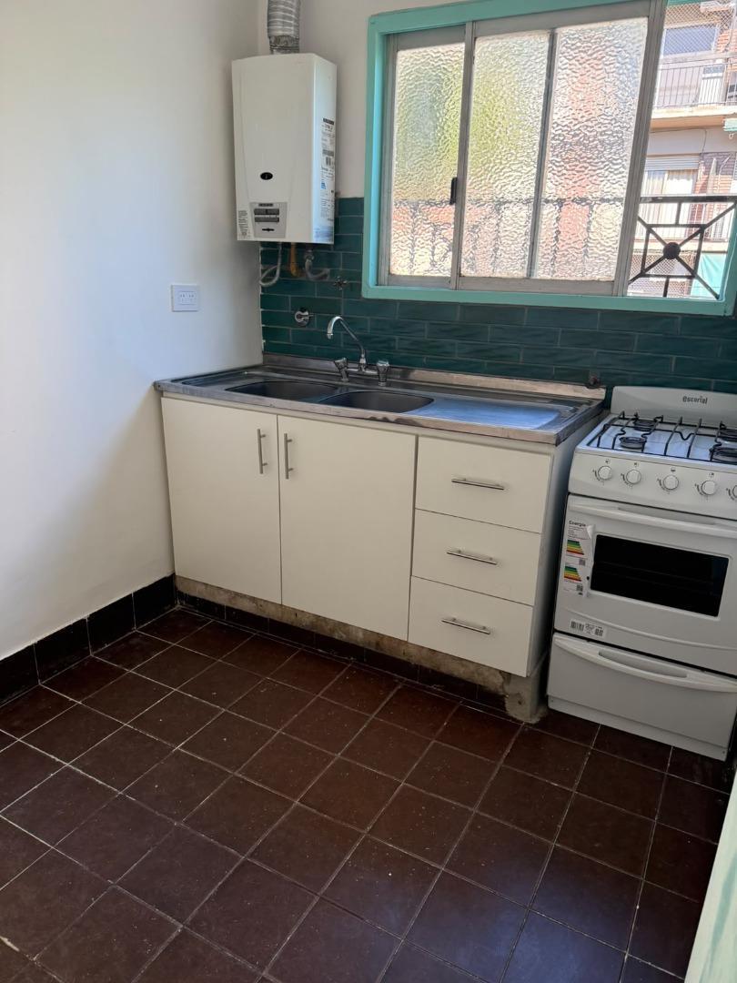 Foto de 2 Ambientes al Frente – Sin Expensas – Terraza con Parrilla, imagen 2