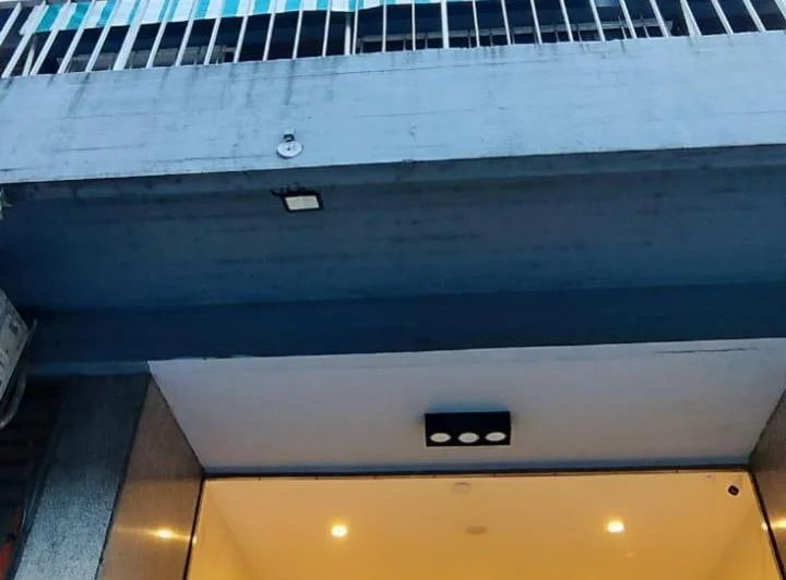 3 ambientes al frente con balcon doble circulacion muy luminoso  3