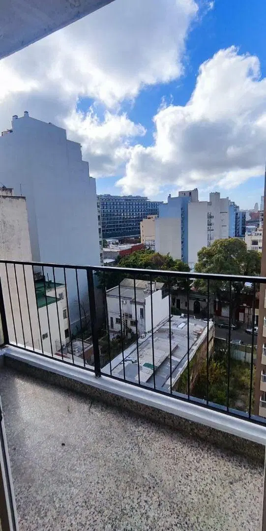 HERMOSO MONOAMBIENTE SUPER LUMINOSO CON BALCON COCINA SEPARA Y BAÑO COMPLETO 4