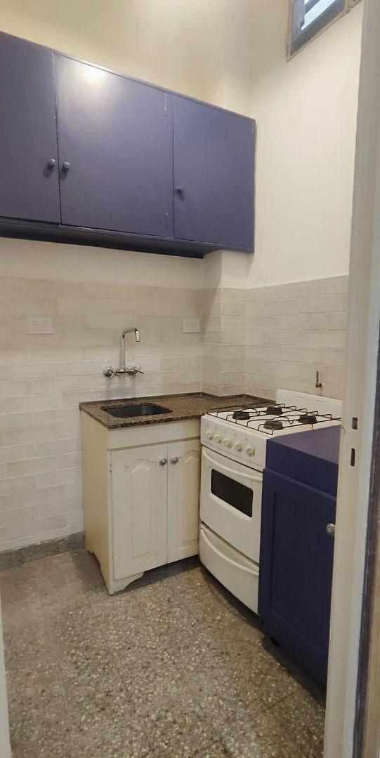Foto de 2 AMBIENTES Y MEDIO CON PATIO RECICLADO A NUEVO SUPER LUMINOSO, imagen 2
