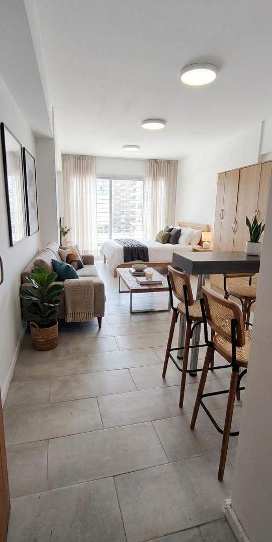 Foto de MONOAMBIENTE MUY BIEN UBICADO CON BALCON PARILLA Y PILETA, imagen 2