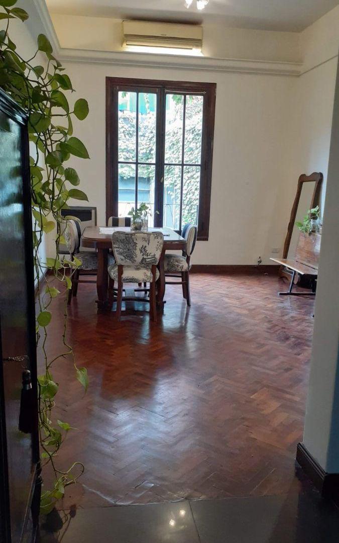 Foto de Hermoso 3 ambientes edificio de época con jardines apto crédito, imagen 1