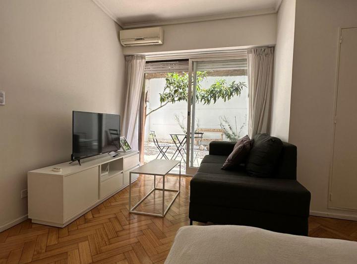 Foto de Impresionante y renovado estudio con patio, amplia cocina separada y, imagen 5