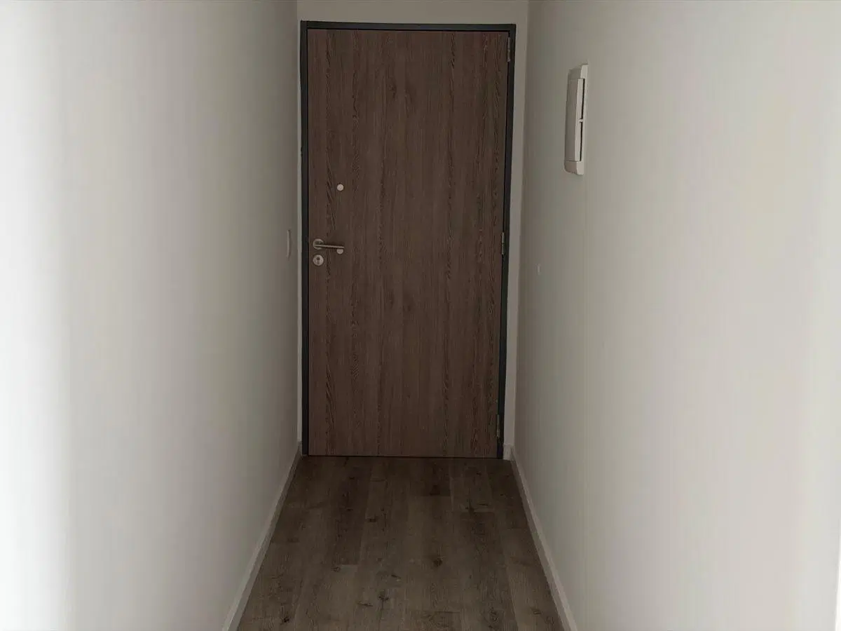 Hermoso Dto. 2 ambientes de 63 m2, con amplio balcón, frente, luminoso, impecable estado. 1