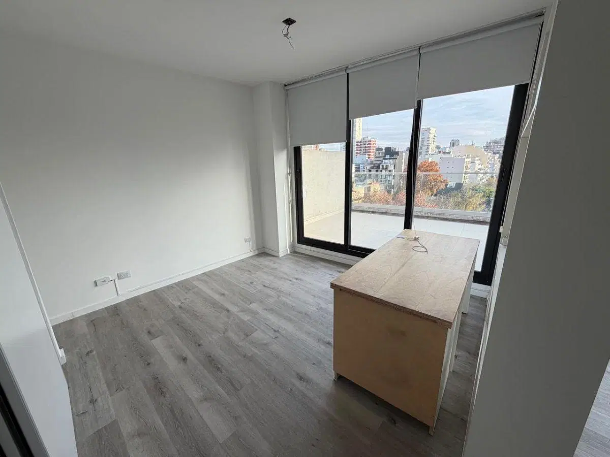 Hermoso Dto. 2 ambientes de 63 m2, con amplio balcón, frente, luminoso, impecable estado. 5