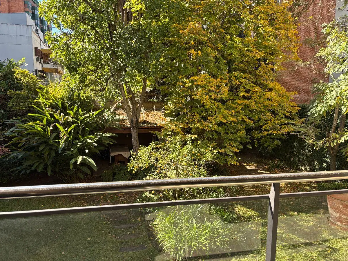 Venta San isidro 4 amb con balcón contra frente con cochera impecable estado Excelente ubicación 2