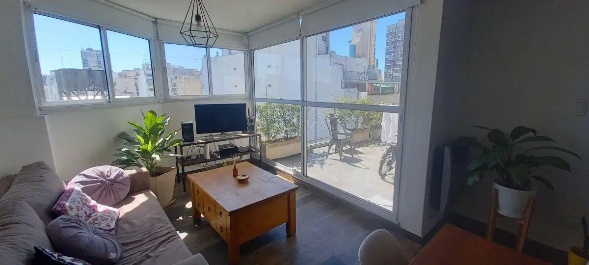 Abasto venta de 2 ambientes al frente con balcon terraza , super luminoso 2