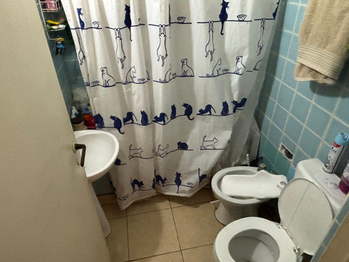 Foto de Venta 3 ambientes Barracas al frente con balcón a reciclar OPORTUNIDAD, imagen 1