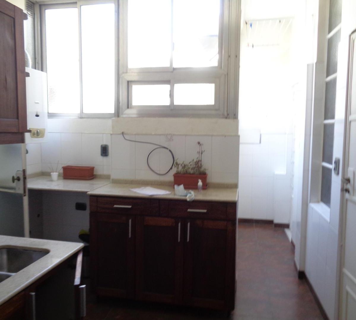 Venta Semipiso 4 Amb. Ayacucho 100 3