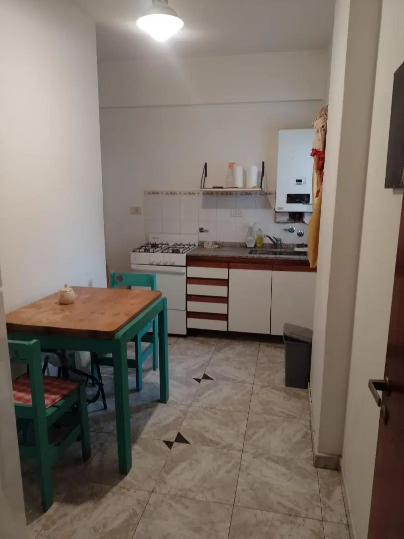 VENTA DEPTO. 2 AMB. CTFTE CON BALCON IMPECABLE !!! 5