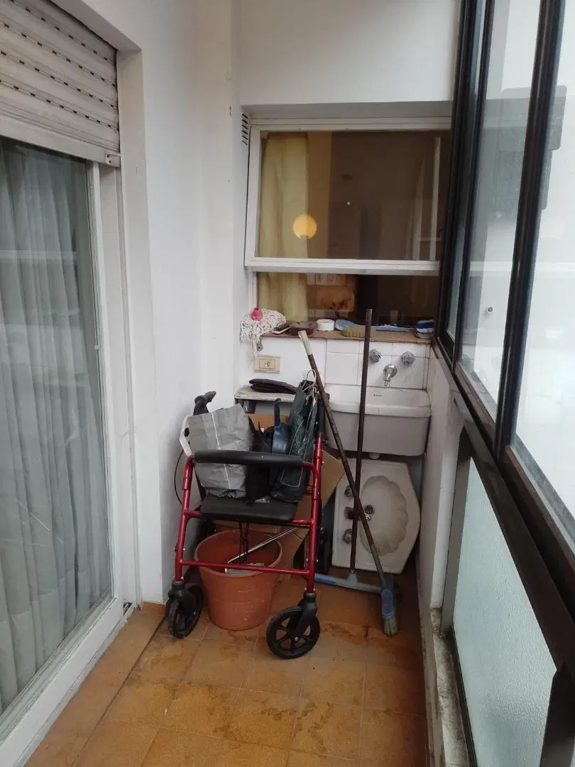 VENTA DEPTO. 2 AMB. CTFTE CON BALCON IMPECABLE !!! 4