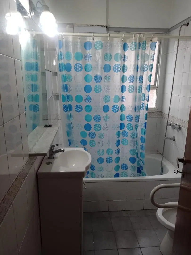VENTA DEPTO. 2 AMB. CTFTE CON BALCON IMPECABLE !!! 3